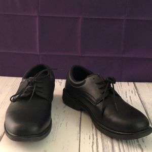 Black men anti-resistant shoe.
